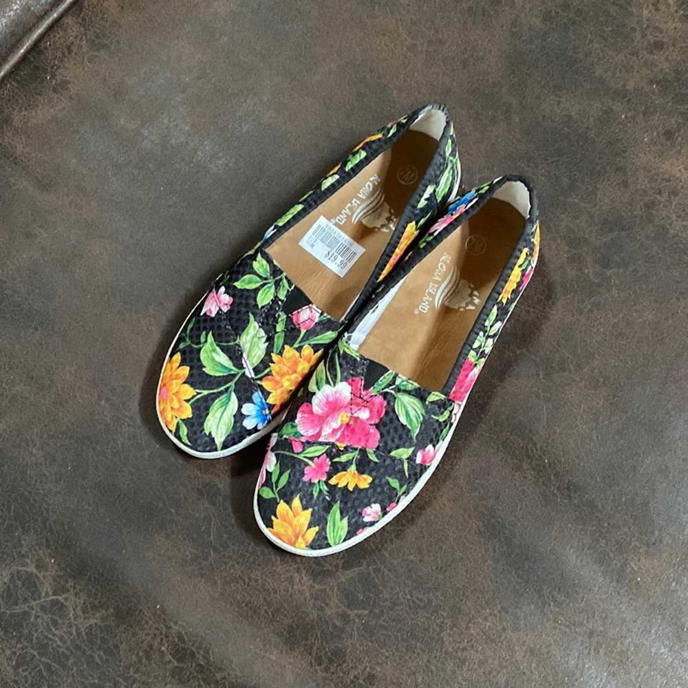 Black with flowers size 7